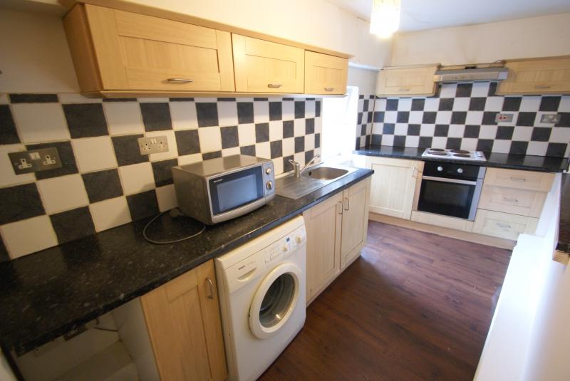 3 Bedrooms For 90 At Woodsley Road Hyde Park