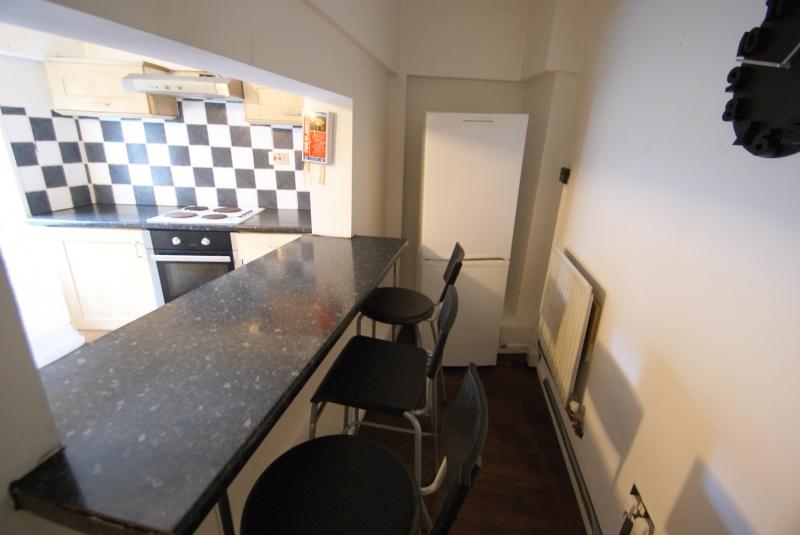 3 Bedrooms For 90 At Woodsley Road Hyde Park